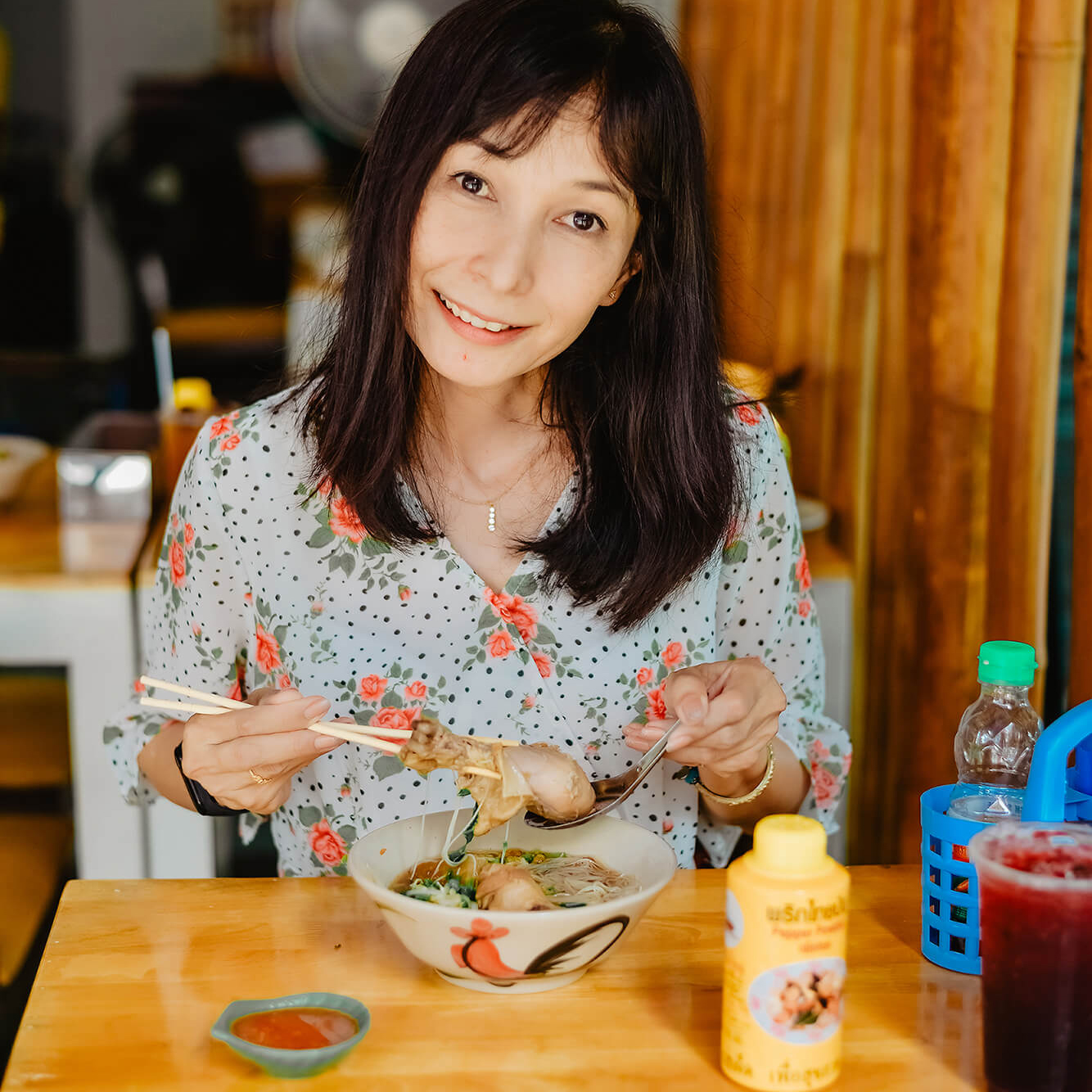 พญาไก่ ก๋วยเตี๋ยวไก่ตุ๋น เมืองทอง-เขาขาด